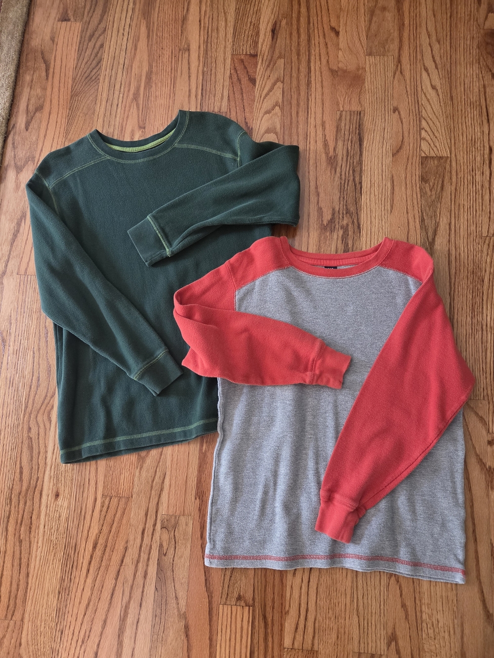 (2) GAP Kids Long Sleeve Tee Bundle - Green and Gray/Orange - Youth XL (12)